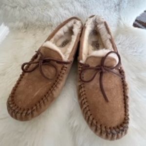 UGG Chestnut Dakota